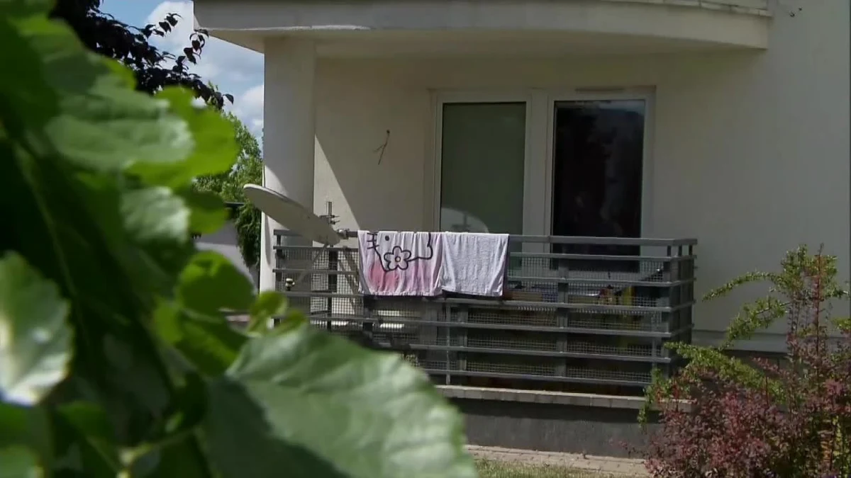 Mężczyzna podejrzany o zamordowanie 37-latki w Jabłonnie niedaleko Legionowa na Mazowszu usłyszał prokuratorskie zarzuty. W piątek wieczorem obok zwłok kobiety znaleziono jej 2-miesięcznego synka. Na szczęście, dziecku nic się nie stało.