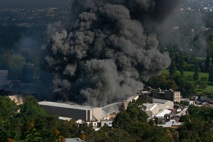 Zamieszanie wokół pożaru Universal Studios sprzed 11 lat wydaje się nie mieć końca. Według najnowszych informacji do sądu trafił pozew przeciwko firmie opiewający na 100 milionów dolarów. 