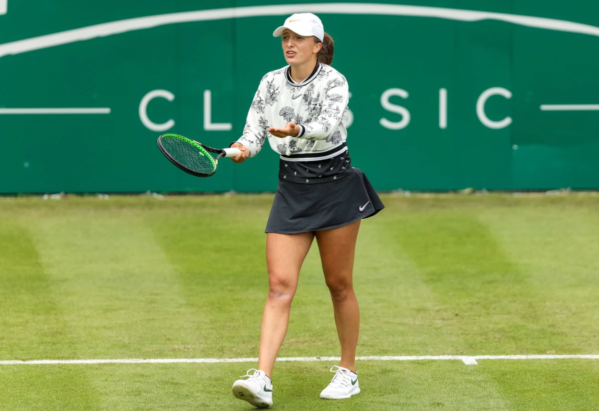 Zwyciężczyni wielkoszlemowego French Open i turnieju w Birmingham, Australijka Ashleigh Barty została nową liderką światowego rankingu tenisistek. Na najwyższym w dotychczasowej karierze miejscu uplasowała się Iga Świątek, która awansowała z 65. na 63. pozycję. 