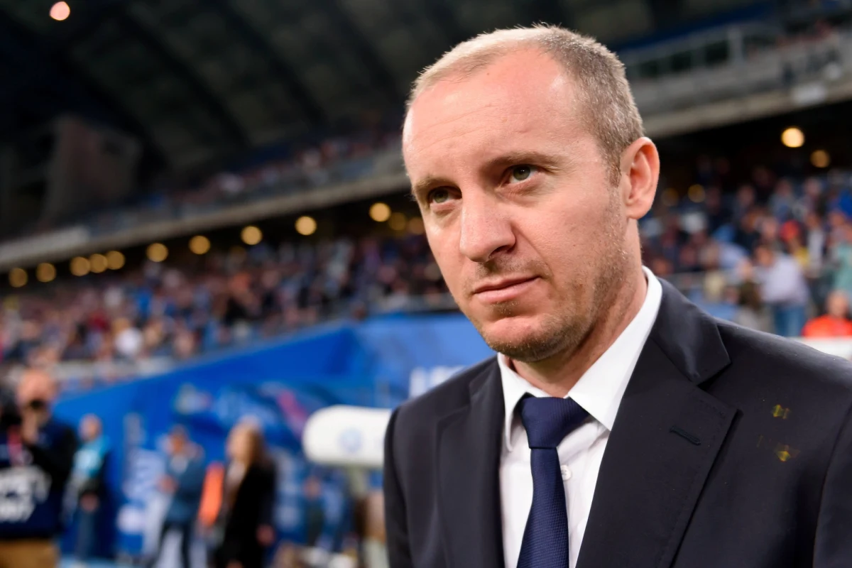 Piłkarze Legii Warszawa we wtorkowy poranek wyjeżdżają na przedsezonowe zgrupowanie do Austrii. „Pod wieloma względami to będzie najważniejsze zgrupowanie. Zagramy sparingi z wymagającymi przeciwnikami” – mówi w rozmowie z RMF FM trener Legii Aleksandar Vuković. Dziś piłkarze trenowali jeszcze na bocznym boisku Legii, a po raz pierwszy w zajęciach wziął udział Gruzin Walerian Gwilia. „Damy mu czas by się tutaj dobrze poczuł i zaaklimatyzował” – mówi Vuković. 