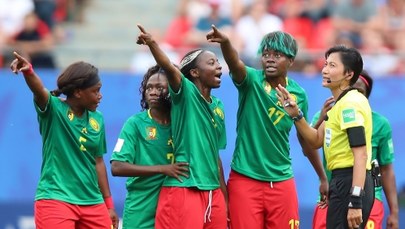 Skandal na MŚ kobiet w piłce nożnej: Kamerunki chciały zejść z boiska i pluły na rywalki 