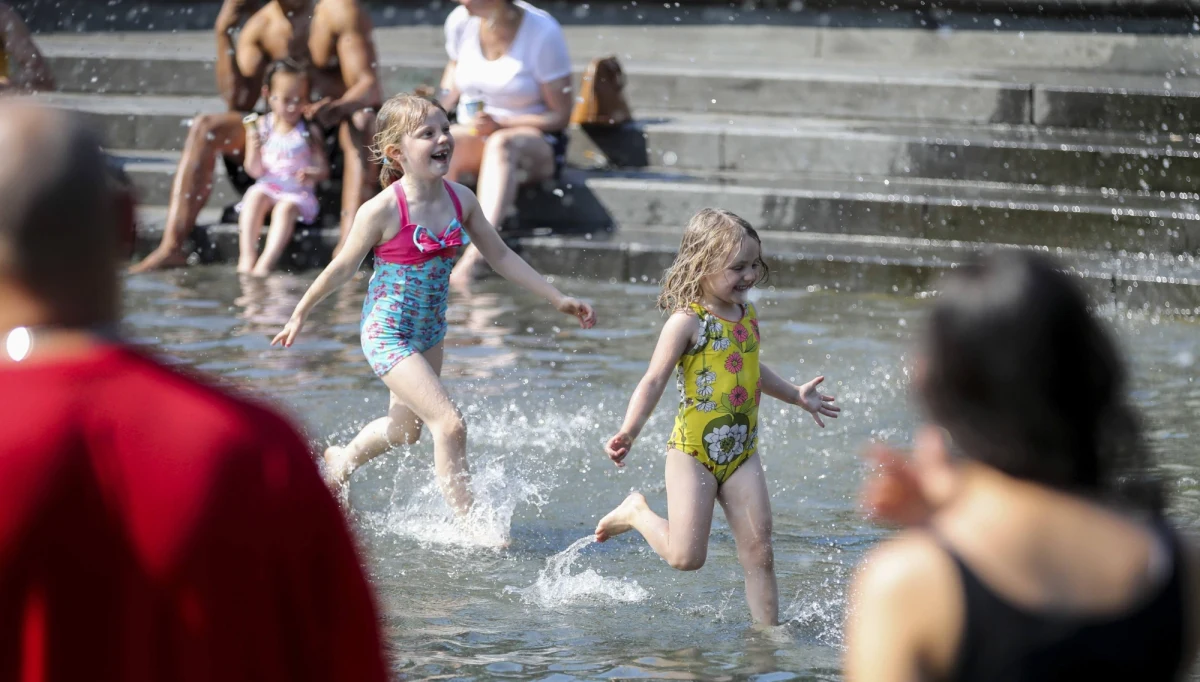 Najbliższe dni zapowiadają się niezwykle gorące. A z upałem trzeba sobie radzić. Specjalnie dla Was przygotowaliśmy mapkę, na której możecie oznaczać miejsca, w których jest szczególnie upalnie. Czekamy także na Wasze porady dotyczące tego, jak należy sobie radzić z gorącem!