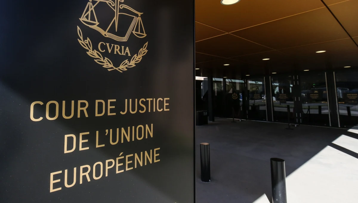 Orzeczenie Trybunału Sprawiedliwości UE, który zakwestionował polskie przepisy dotyczące sędziów Sądu Najwyższego jako sprzeczne z prawem UE, jest ważnym wsparciem dla niezależności sądownictwa, nie tylko w Polsce - oświadczyła Komisja Europejska. 