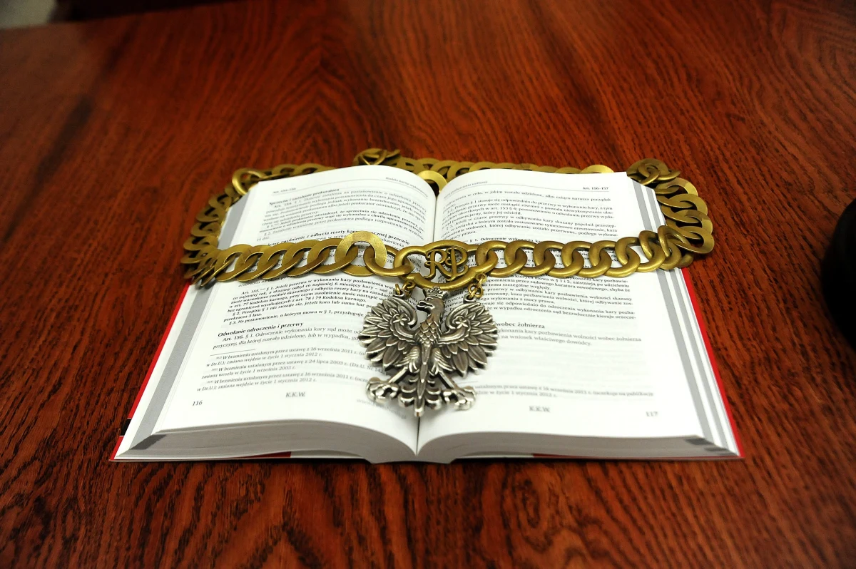 Krytyka nowelizacji kodeksu karnego w bliskim otoczeniu prezydenta. Jak ustalił nasz reporter, jedna z osób doradzających Andrzejowi Dudzie uważa, że nie powinien on podpisywać nowelizacji forsowanej przez Prawo i Sprawiedliwość, ze względu na wątpliwy tryb jej przyjęcia przez Sejm.