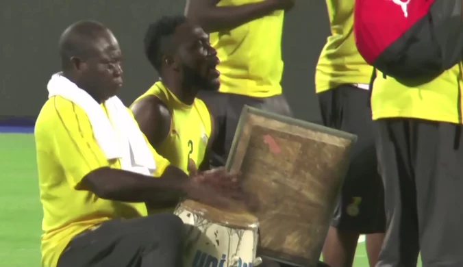 PNA. Piłkarze Ghany przygotowują się do meczu otwarcia... tańcząc na boisku. Wideo