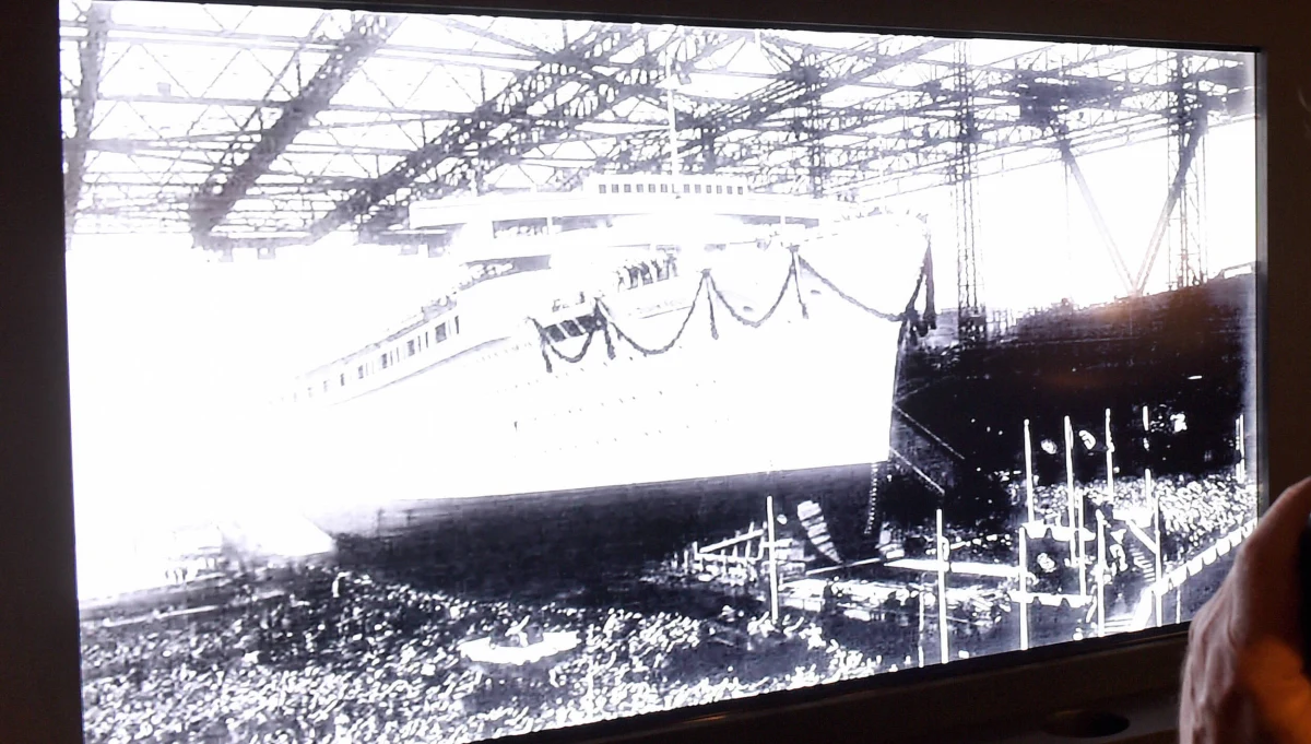 Załoga jednostki Marynarki Wojennej ORP Lech z Gdyni wydobyła zwłoki znalezione 6 czerwca we wraku "Wilhelma Gustloffa", po które wypłynęła w poniedziałek - dowiedział się nasz dziennikarz Kuba Kaługa. Z kolei prokurator rejonowy Patryk Wegner w rozmowie z PAP powiedział, że ciało policyjną jednostką transportowane jest do Łeby.