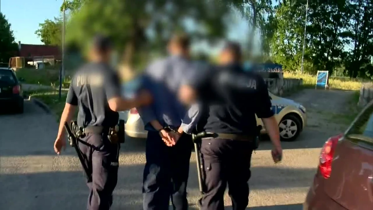 Policja nie wiedziała, że decyzją sądu 9-miesięczna Blanka wróciła do biologicznych rodziców. To nowe fakty w bulwersującej sprawie zabójstwa dziecka z Olecka w woj. warmińsko-mazurskim. Rodzice dziewczynki trafili do aresztu. Nie przyznali się do winy.