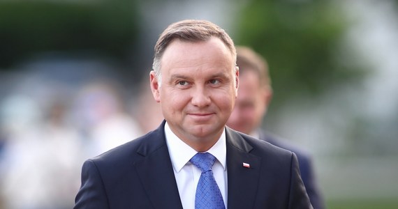 Prezydent Andrzej Duda, premier Mateusz Morawiecki i była szefowa rządu Beata Szydło - prowadzą czerwcowym sondażu zaufania do osób publicznych. Badanie przeprowadził IBRiS dla portalu Onet.pl. Tuż za podium znalazł się prezes PiS Jarosław Kaczyński, wyprzedzając przewodniczącego Rady Europejskiej Donalda Tuska.