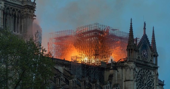 Źle ugaszony papieros lub awaria instalacji elektrycznej - to najbardziej prawdopodobne przyczyny kwietniowego pożaru paryskiej katedry Notre-Dame - poinformowała w środę prokuratura w stolicy Francji. Śledczy wykluczyli "wątek przestępczy".