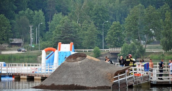 Cztery osoby zostały ranne po zawaleniu się części molo na zalewie w Siemiatyczach w województwie podlaskim.