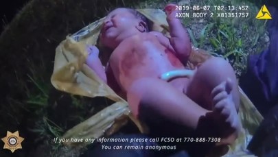 Z lasu dochodził płacz dziecka. Policjanci odnaleźli noworodka w plastikowej torbie