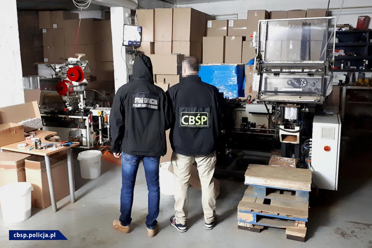 13 osób zostało zatrzymanych w związku z likwidacją nielegalnej fabryki i magazynu papierosów w Portugalii. W międzynarodową operację "Dynamo" były zaangażowane Zarząd w Poznaniu CBŚP, portugalska Guarda Nacional Republicana, Nadodrzański Oddział Straży Granicznej i Europol.