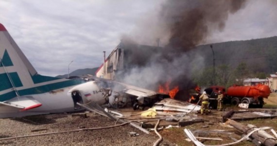 Samolot pasażerski AN-24 awaryjnie lądował w Niżnieangarsku, na północy Burjacji. Dwóch pilotów maszyny poniosło śmierć - poinformował sekretarz prasowy władz republiki Aleksiej Fiszew.