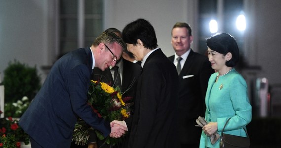 Japoński następca tronu książę Akishino z małżonką księżną Kiko rozpoczynają w piątek oficjalną wizytę w Polsce od złożenia wieńca na Grobie Nieznanego Żołnierza, następnie odbędą kurtuazyjne spotkanie z prezydentem Andrzejem Dudą i jego małżonką Agatą Kornhauser-Dudą.