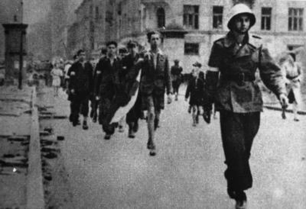 W imieniu Porozumienia Organizacji Kombatanckich i Niepodległościowych w Krakowie apeluję do Pana Prezydenta RP, aby zaplanowany na 31 lipca pogrzeb sprowadzanych właśnie z Argentyny szczątków kapitana Ryszarda Białousa-„Jerzego” - dowódcy batalionu „Zośka” Armii Krajowej odbył się z pełnym ceremoniałem państwowym i stał się wielką manifestacją patriotyzmu kilku pokoleń Polaków.