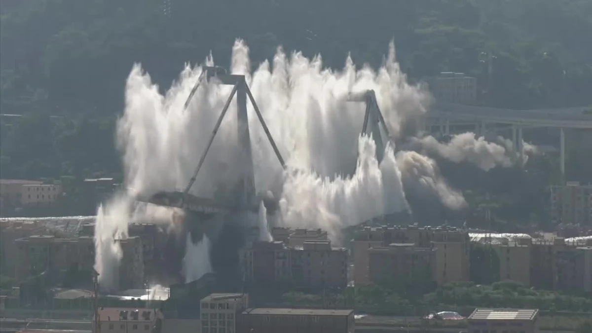 Dziś w Genui na północy Włoch zostały wysadzone w powietrze - przy pomocy dynamitu - dwa filary mostu, który zawalił się 14 sierpnia 2018 r. Od czwartku trwała ewakuacja około 3400 osób z domów stojących w pobliżu pozostałości mostu Morandiego.