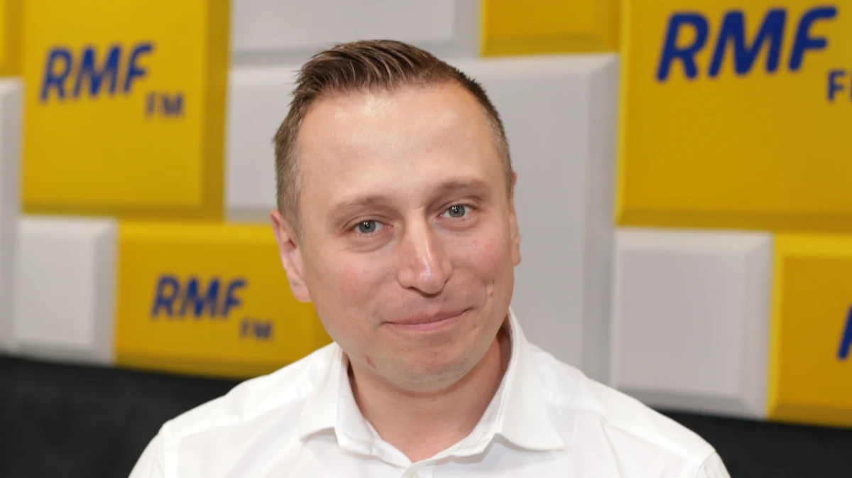 „Mam 12-letnie doświadczenie w permanentnej kampanii wyborczej. Moje wyniki wyborcze - weryfikowanie przez wyborców, co jest świętością w polityce – z kampanii na kampanię były coraz lepsze (…). Ja mam spojrzenie nie tylko warszawskie, bo mieszkam od lat w Warszawie, ale też spojrzenie pozawarszawskie. W moim powiecie Koalicja Europejska uzyskała jeden z najlepszych wyników w Polsce, a w moim mieście rodzinnym najlepszy wynik w woj. kujawsko-pomorskim. Uważam, że wiemy w czym był problem w poprzedniej kadencji, z pokorą podchodzę do tego, bo wiem, że można było zrobić więcej” – powiedział w Rozmowie w samo południe w RMF FM Krzysztof Brejza.