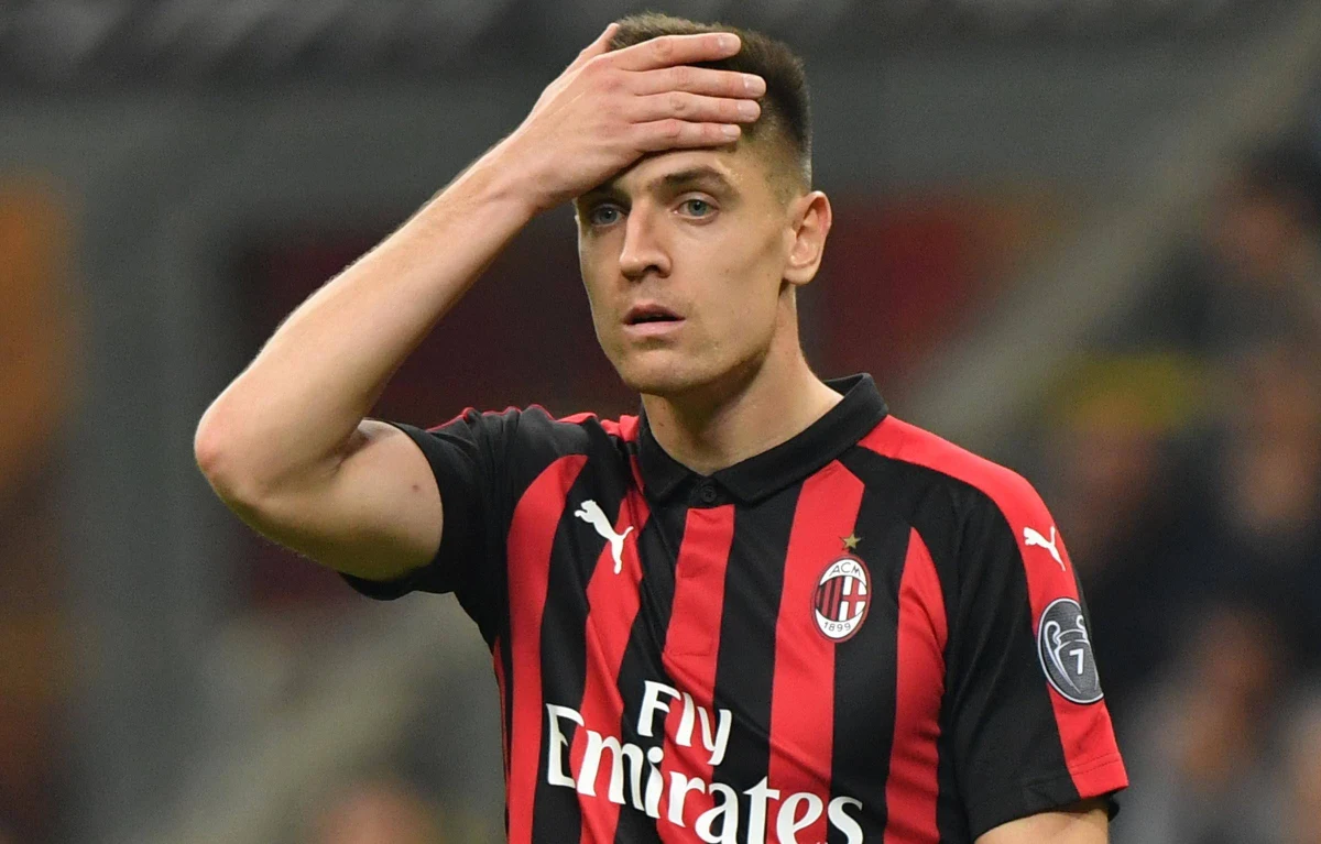 Krzysztof Piątek nie zagra w Lidze Europy. AC Milan wycofał się z rozgrywek, na co przystał Trybunał Arbitrażowy ds. Sportu. To efekt ugody z UEFA. Za „Rossonerimi” ciągnie się sprawa naruszenia zasad finansowego fair play.