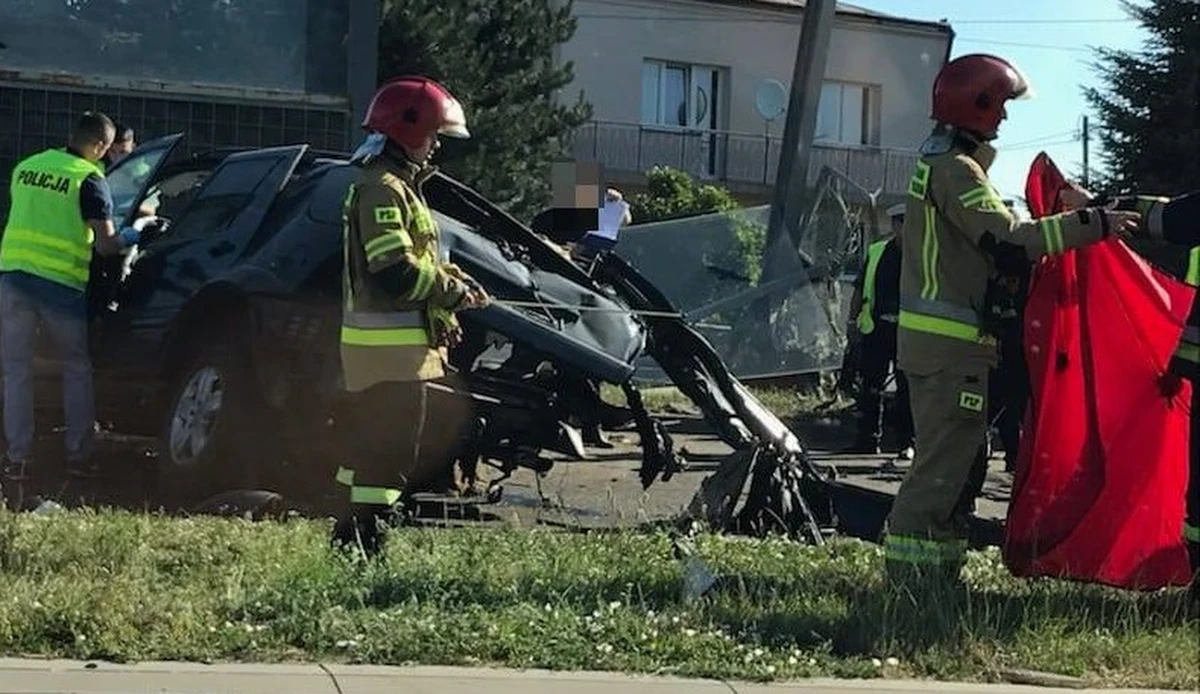 Policja i prokuratura badają okoliczności wypadku na ul. Krakowskiej w Rzeszowie. W tym zdarzeniu zginęła jedna osoba, a dwie trafiły do szpitala. 