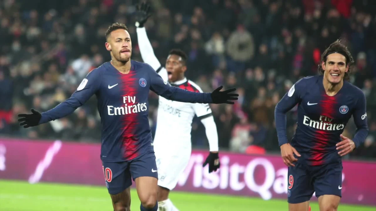 Śledczy skierowali do sądu akt oskarżenia przeciwko Neymarowi, jego ojcu i prezydentowi Barcelony Josepowi Bartomeu oraz jego poprzednikowi Sandro Rosellowi. Hiszpańska prokuratura oskarża piłkarza o manipulacje finansowe przy transferze z Santosu do Barcelony z 2013 roku.