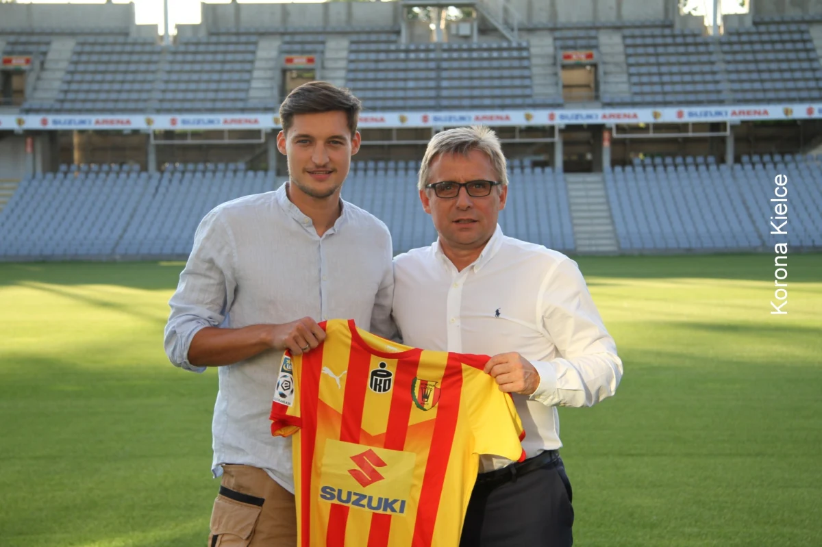 Były piłkarz m.in. Legii Warszawa Michał Żyro został nowym zawodnikiem Korony Kielce – poinformował w sobotę klub. Z dziesiątym zespołem ostatniego sezonu ekstraklasy 26-letni napastnik związał się roczną umową z możliwością przedłużenia jej o kolejne 12 miesięcy.