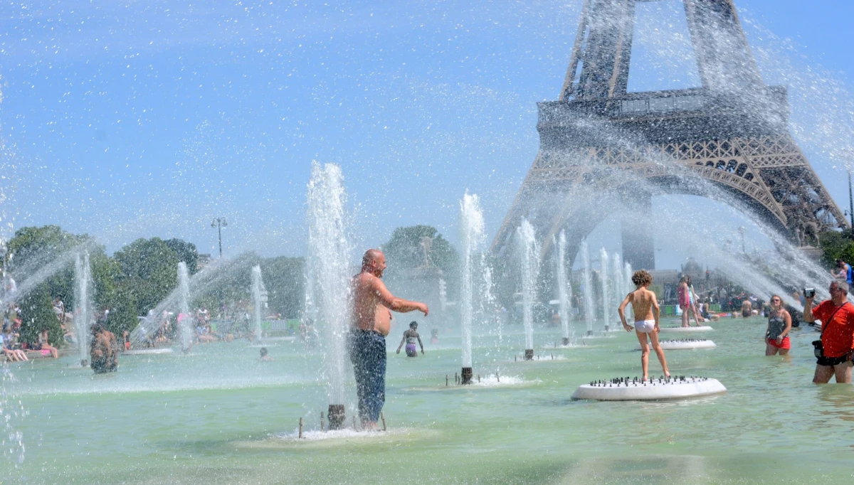 Wyjątkowa jak na czerwiec fala upałów we Francji spowodowała na południu tego kraju śmierć trzech osób - poinformowały w sobotę władze. Tym samym liczba ofiar śmiertelnych we Francji od czwartku wzrosła do czterech.