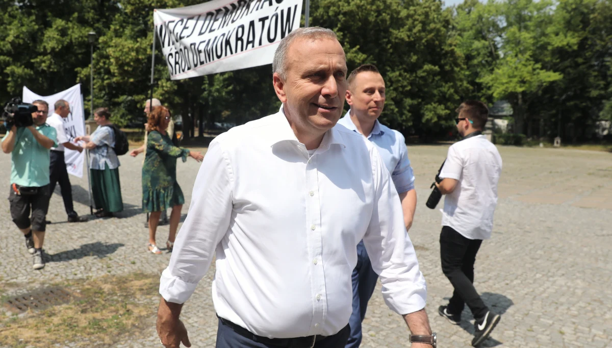 Byłem, jestem i będę za jak najszerszą koalicją demokratów i patriotów, która zmieni na lepsze Polskę. Cieszę się, że coraz więcej środowisk tak myśli - napisał lider PO Grzegorz Schetyna na Twitterze, odnosząc się do możliwości rozmów z Wiosną o poszerzeniu Koalicji Europejskiej.