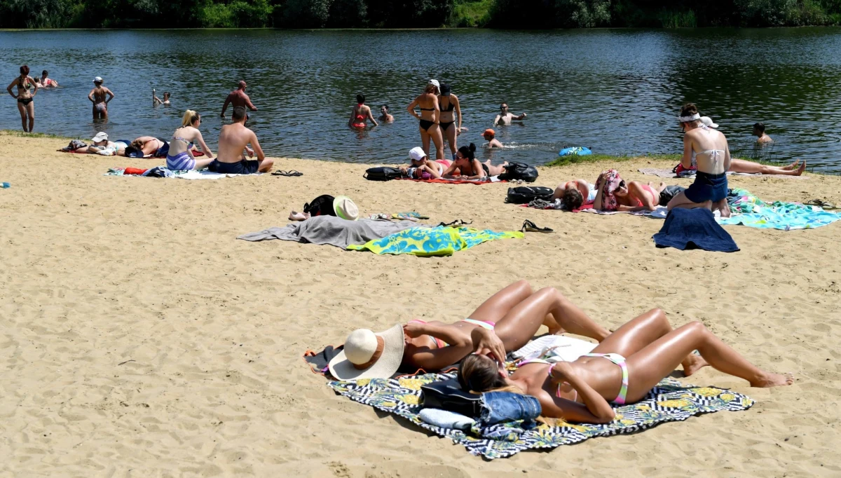 Instytut Meteorologii i Gospodarki Wodnej wydał ostrzeżenia trzeciego, najwyższego stopnia przed upałami w woj. lubuskim i w zachodniej oraz centralnej części woj. wielkopolskiego. Temperatura wyniesie tam w niedzielę nawet 36 st.