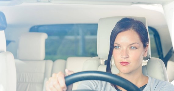 "Trzeba szczerze przyznać: po autostradach dopiero uczymy się jeździć" – stwierdził w rozmowie z PAP ekspert do spraw bezpieczeństwa na drogach Tomasz Talarczyk. Jak dodał, główne błędy polskich kierowców to niezachowanie należytej odległości między pojazdami i niedostosowanie prędkości.