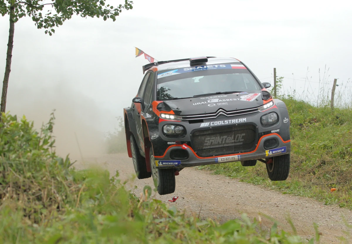 Aleksiej Łukjaniuk nadal jest liderem 76. Rajdu Polski. Po 12 odcinkach specjalnych ma 30,5 sekundy przewagi nad Finem Jari Huttunenem. Na trzecią lokatę awansował Łukasz Habaj, a duże straty poniósł Mikołaj Marczyk. Do zakończenia rywalizacji pozostały trzy odcinki specjalne. 