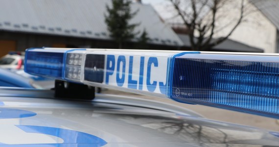 ​Zarzut zabójstwa usłyszała kobieta zatrzymana w sprawie śmierci 31-latka z okolic Słupska. Zdecydowano także o jej aresztowaniu. W nocy z piątku na sobotę, po spotkaniu ze znajomymi w miejscowości Głobino, mężczyzna trafił do szpitala. Nie udało się go uratować.