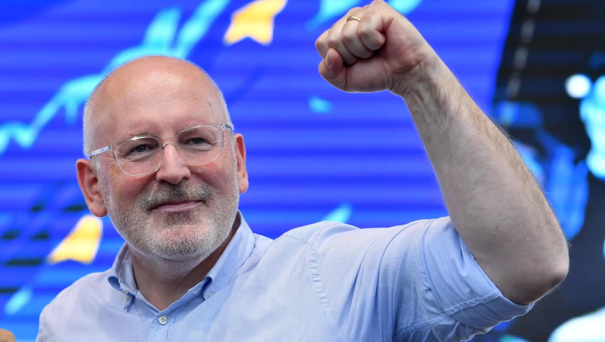 W Brukseli trwa niekończący się szczyt Rady Europejskiej w sprawie obsady najważniejszych unijnych stanowisk. Przywódcy wspólnoty mimo nieprzespanej nocy i kilkunastu godzin negocjacji nie mogą się dogadać. Kość niezgody - kandydatura Fransa Timmermansa na szefa Komisji Europejskiej. Wszystko wskazuje na to, że mimo sprzeciwu częsci krajów - w tym Polski - Timmermans zostanie wybrany.