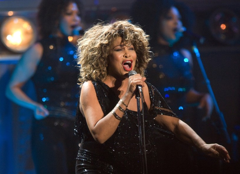 W książce "My Love Story" Tina Turner opisuje trudną historię swojego życia, a w wywiadach, które posypały się po jej wydaniu, zdradza też dodatkowe, osobiste szczegóły. Artystka nie stroni od najcięższych spraw - przemocy, jaka spotkała ją ze strony byłego męża i samobójczej śmierci syna. 