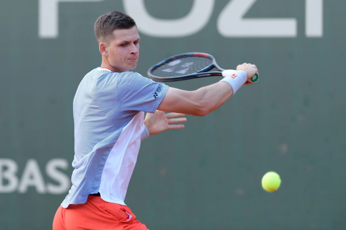 Hubert Hurkacz wygrał z serbskim tenisistą Dusanem Lajovicem 6:3, 4:6, 6:4, 6:4 w pierwszej rundzie wielkoszlemowego Wimbledonu. Kolejnym rywalem Polaka będzie Argentyńczyk Leonardo Mayer.