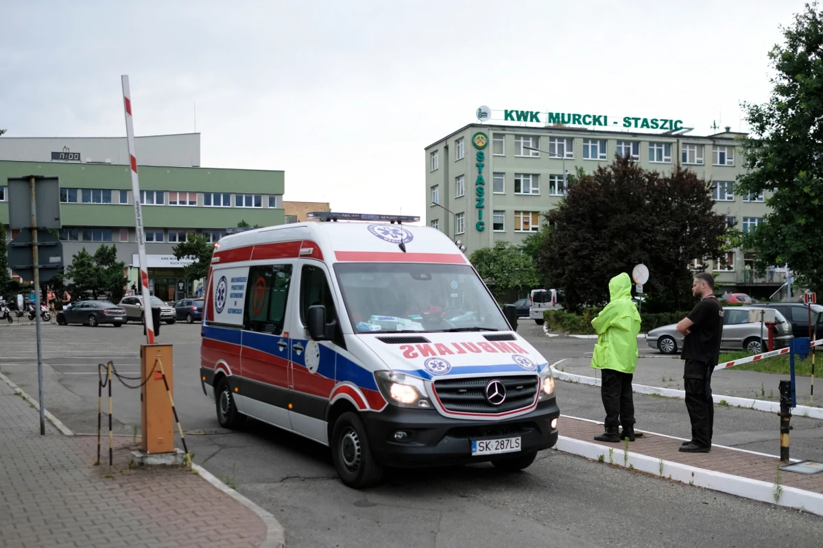 Trzech górników nie żyje po silnym wstrząsie, do którego doszło w kopalni Murcki-Staszic w Katowicach. 6 innych mężczyzn trafiło do szpitala. Okoliczności wypadku będzie teraz wyjaśniać Okręgowy Urząd Górniczy w Katowicach.