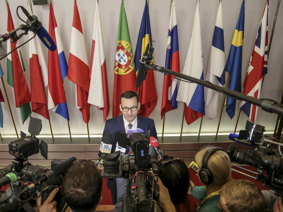 O godzinie 14 ma się rozpocząć kolejna tura unijnego szczytu ws. najważniejszych stanowisk w Unii Europejskiej. Pierwotnie oficjalne rozmowy miały ruszyć o godzinie 11, ale są opóźniane przez konsultacje, które prowadzi szef Rady Europejskiej Donald Tusk.