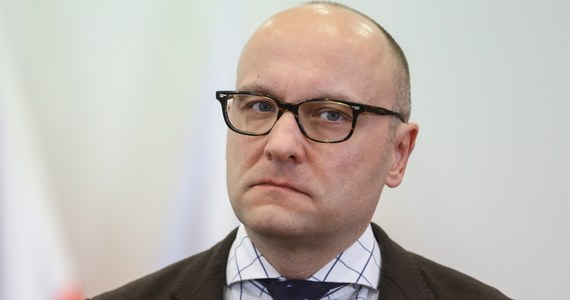 To może wstrząsnąć całym polskim wymiarem sprawiedliwości. Sędzia Sądu Najwyższego Kamil Zaradkiewicz skierował wczoraj do Trybunału Konstytucyjnego cztery pytania prawne, które mogą podważyć uprawnienia orzecznicze kilku tysięcy polskich sędziów. „Nowy” sędzia SN prosi też Trybunał o zablokowanie postępowań ws. rekomendacji wydanych przez  "nową" KRS.