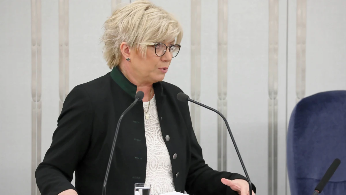 Onet przeanalizował materiały IPN z czasów PRL dotyczące obecnej szefowej Trybunału Konstytucyjnego Julii Przyłębskiej. W dokumentach, które przyszła prezes TK wypełniała przed zagranicznymi wyjazdami, Onet znalazł informację o jej członkostwie w Socjalistycznym Związku Studentów Polskich - kontrolowaną przez władze organizacja studentów w PRL.