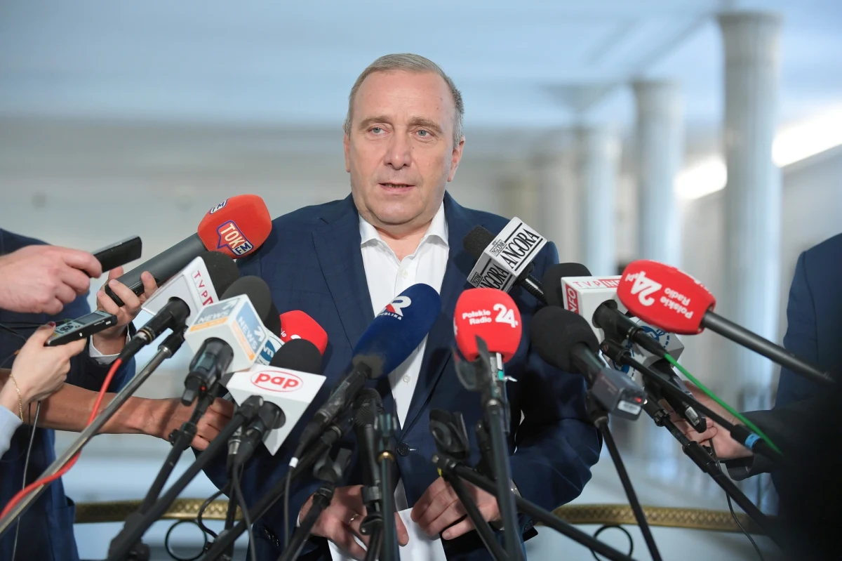 „Nie wyobrażam sobie, żeby PSL mogło iść samodzielnie do wyborów, przeciwko innym partiom opozycyjnym” - powiedział w środę lider PO Grzegorz Schetyna. Dodał, że dla powstającej Koalicji Obywatelskiej "PSL jest partnerem pierwszego wyboru".