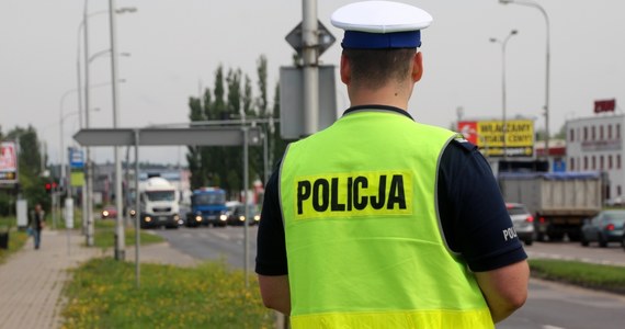 111 osób zginęło na polskich drogach od początku wakacji. Podając te dane policja zwraca uwagę na niepokojące zjawisko - w porównaniu z poprzednimi latami, choć spada liczba wypadków i rannych w wypadkach, to liczba zgonów jest wyższa. 