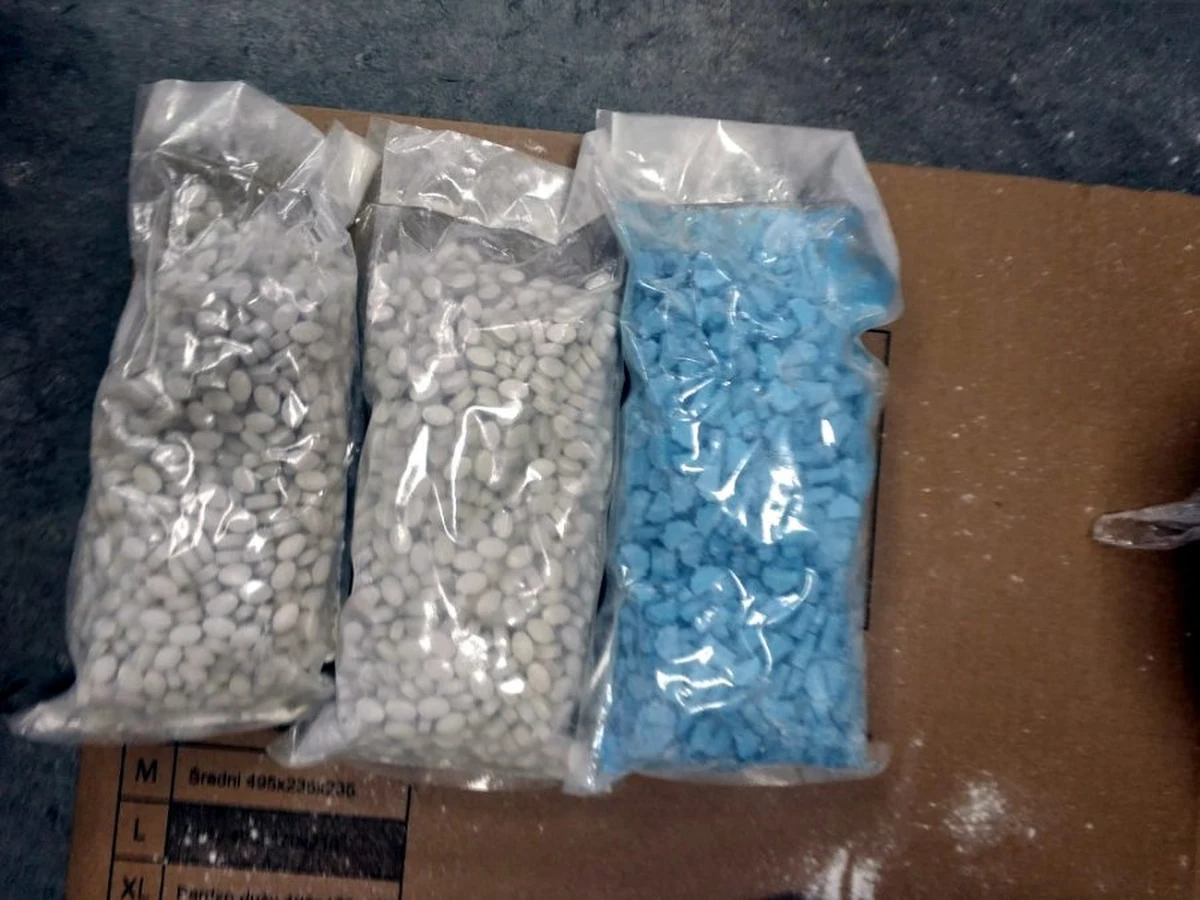 22 tysiące tabletek ekstazy przejęte przez stołecznych policjantów. Funkcjonariusze udaremnili przemyt środków odurzających o wartości ponad 650 tysięcy złotych.