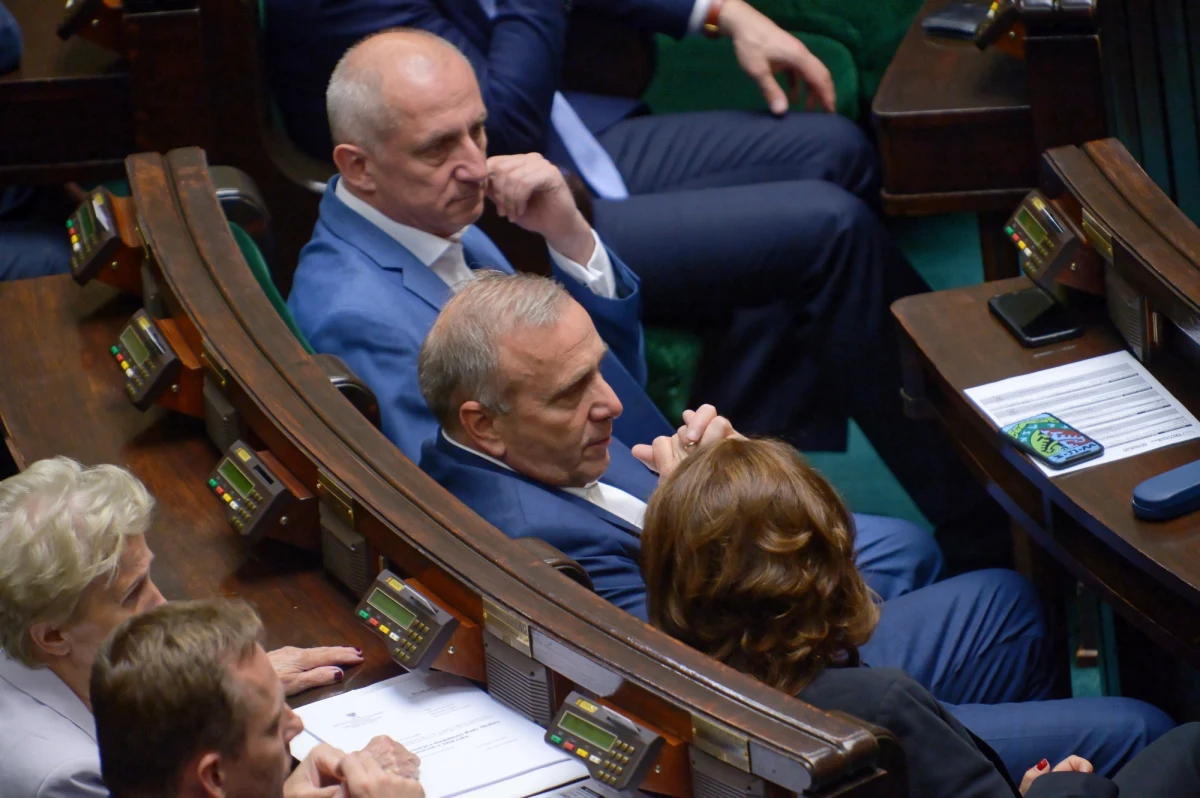 Grzegorz Schetyna w Warszawie, Katarzyna Lubnauer w Łodzi, Barbara Nowacka w Gdyni, Borys Budka w Katowicach, Tomasz Siemoniak we Wrocławiu, Małgorzata Kidawa-Błońska w okręgu pod Warszawą - tak wyglądają pierwsze przymiarki do obsady "jedynek" Koalicji Obywatelskiej w wyborach parlamentarnych.