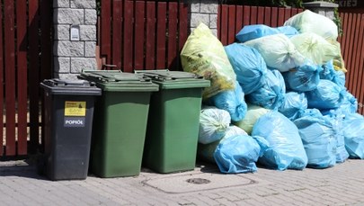 Śmieciowy kryzys w Wadowicach. "Wszędzie leżą worki"