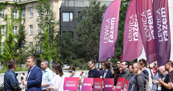 Nie róbcie głupoty, nie sprzedawajcie się Grzegorzowi Schetynie - mówili działacze Lewicy Razem do Roberta Biedronia, lidera Wiosny i Włodzimierza Czarzastego, szefa SLD. Jednocześnie zapewnili, że ich partia jest gotowa do wspólnego startu w wyborach z lewicowej listy. 