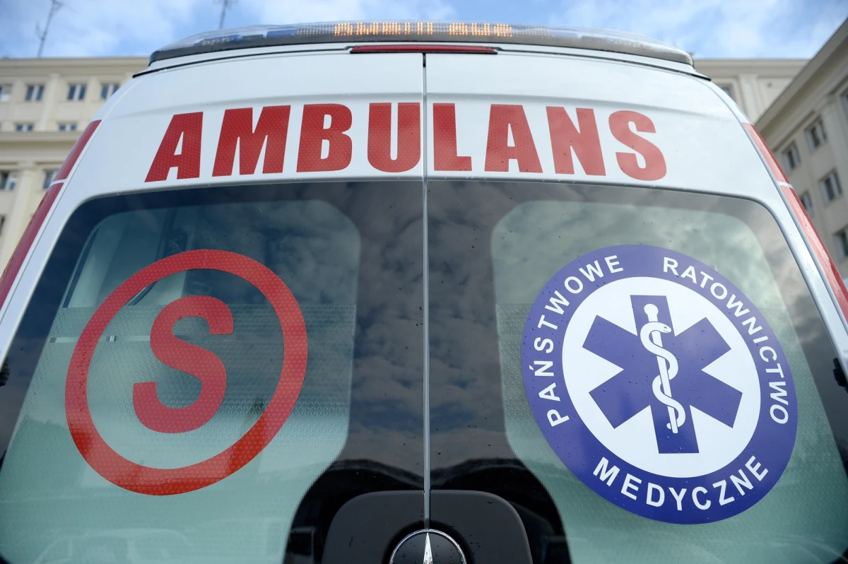 Prokuratura wszczęła śledztwo w sprawie nieumyślnego spowodowania śmierci 2-latka w Siedlcach. Do tragedii doszło podczas naprawy samochodu. Auto ruszyło i przygniotło dziecko do ściany. 