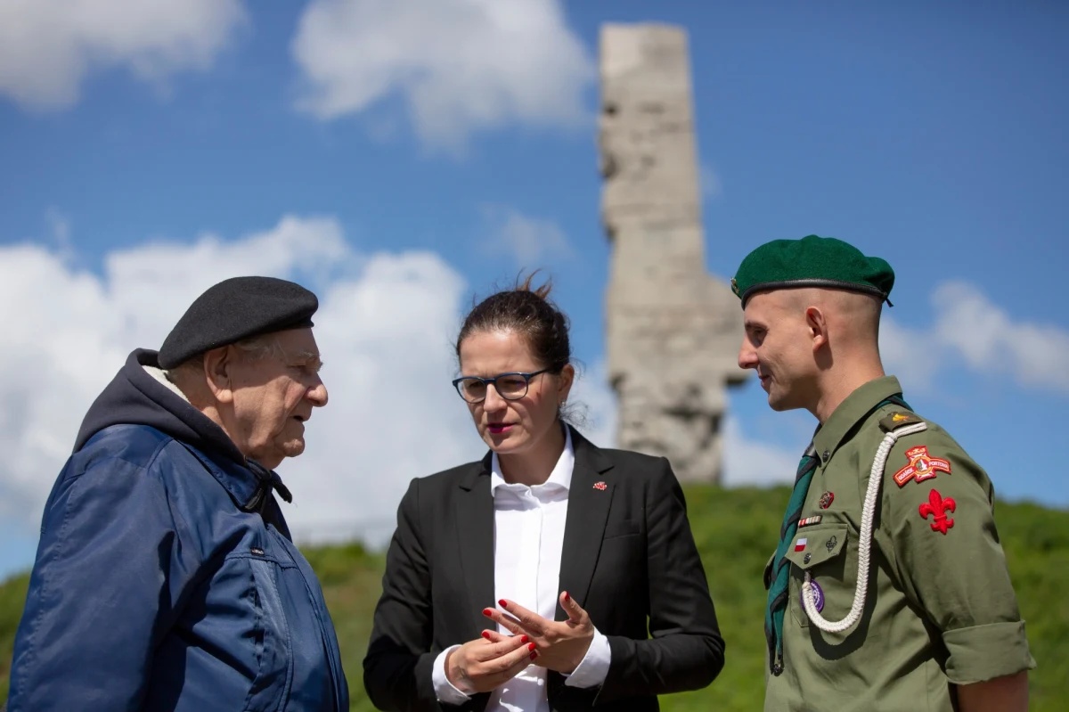 Dzisiaj chcę zaprosić do wspólnego świętowania. 1 września o 4.45 spotkajmy się u stóp pomnika, razem z harcerzami, ale także zaprosiliśmy kilkanaście miast z całej Europy doświadczonych II wojną światową - powiedziała w piątek prezydent Gdańska Aleksandra Dulkiewicz.