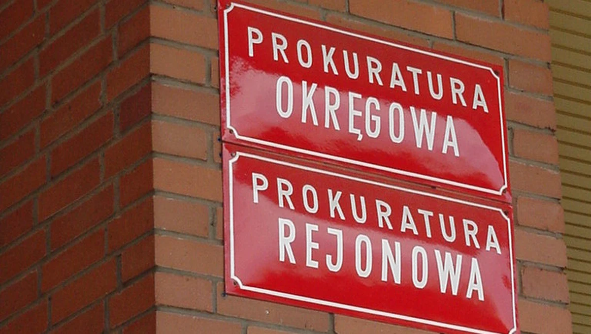 Prokuratura Rejonowa w świętokrzyskim Staszowie prowadzi sprawę domniemanego gwałtu w Stadninie Koni Huculskich w Regietowie w Małopolsce. W sprawie przesłuchano już 19-latkę, która w stadninie odbywała praktyki, a o gwałt oskarżyła dyrektora ośrodka. Ten ostatni nie pracuje już w stadninie: władze spółki, której podlega ośrodek, zaznaczają, że "zwolnienie nastąpiło na prośbę dyrektora" i że "nie został pozbawiony stanowiska z powodów dyscyplinarnych".