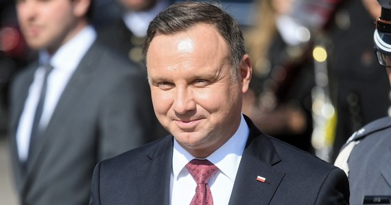 Po tym, jak Andrzej Duda  stwierdził, że Trybunał Konstytucyjny naruszył konstytucję wydając wyrok w sprawie podniesienia wieku emerytalnego, głos zabrał orzekający m.in. w tej sprawie wiceprezes Trybunału. Stanisław Biernat podobnie jak prezydent sformułował swoje oświadczenie w formie pytań. Jedno z nich brzmi: "Czy Prezydent zastosuje się do wyroku TK w zależności od tego, czy uzna go za słuszny"? Oświadczenie wiceprezesa Stanisława Biernata otrzymaliśmy późnym wieczorem. Poniżej przedstawiamy jego pełną treść.