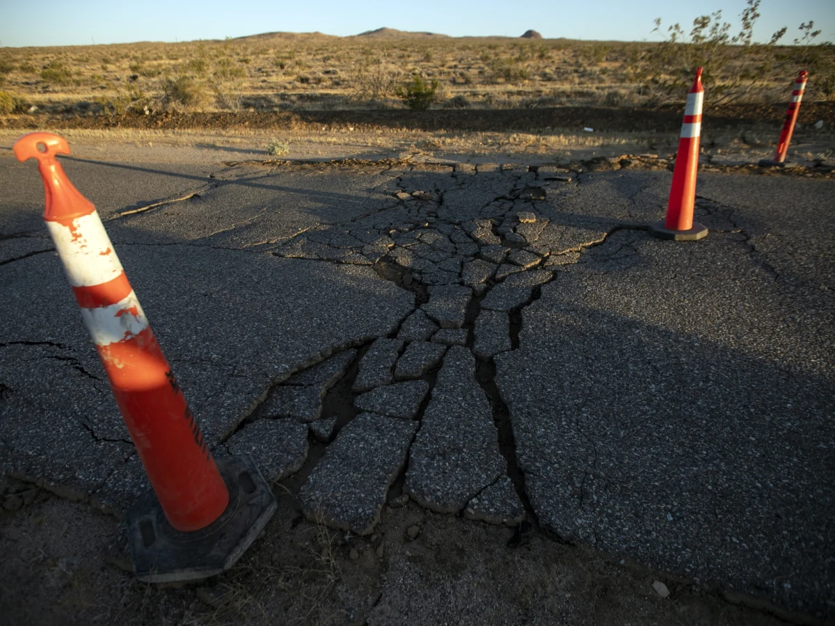 Trzęsienie ziemi o magnitudzie 7,1 nawiedziło w piątek południową Kalifornię - poinformowały amerykańskie służby sejsmologiczne USGS. To drugi tak silny wstrząs w tym rejonie w ciągu dwóch dni i najsilniejszy od 20 lat.