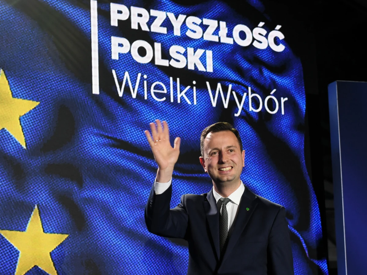 Do wyborów parlamentarnych proponujemy dwa bloki - lewicę i umiarkowane centrum; jeden blok nie jest w stanie pokonać obecnie rządzących - mówił na wstępie sobotniego posiedzenia Rady Naczelnej PSL prezes partii Władysław Kosiniak-Kamysz.